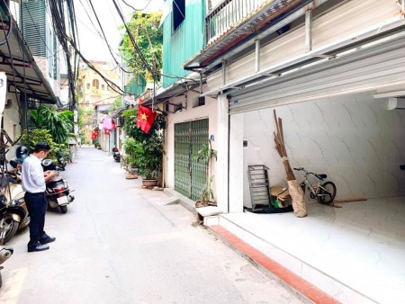 Bán nhà mặt ngõ trầnQuốc Hoàn 68m2 6.3 tỷ ô tô vào nhà