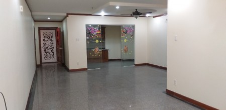 Cần bán nhanh căn hộ Giai Việt 115m2,2pn,2wc sổ hồng giá 3.4ty Miễn Trung Gian