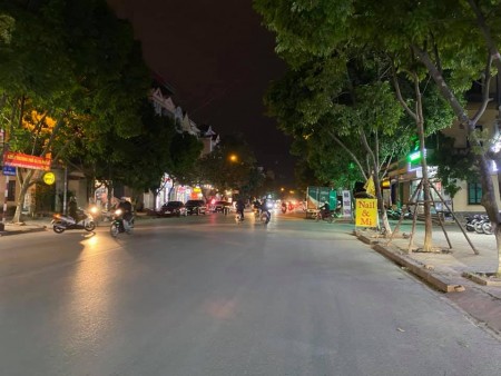 Bán nhà Nguyễn Cảnh Dị 55m, 14.5 tỷ phố rộng 42m, vỉa hè đá bóng, kinh doanh, cạnh hồ Linh Đàm.