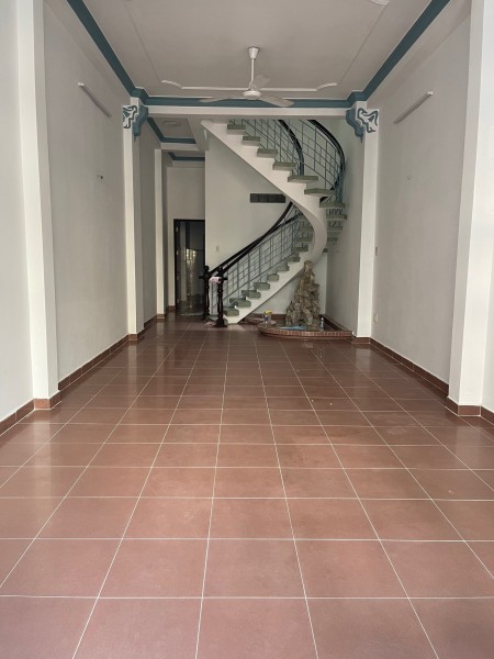 CHDV đường Nguyễn Công Hoan: Trệt 4 Lầu (9PN-9WC) giá 33tr/th