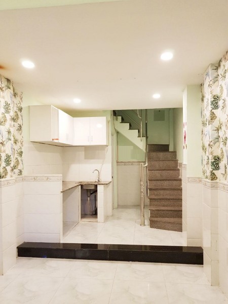 Bán nhà 3tầng, 3x8m, hẻm 4m Võ Văn Kiệt giáp Q1 đông đúc