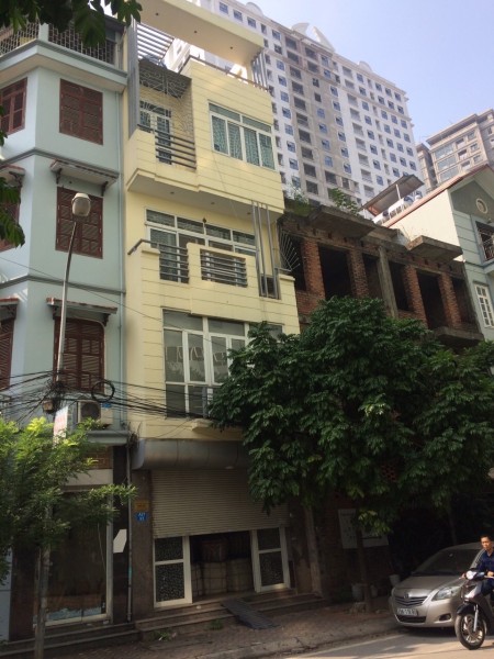 Cho thuê nhà Hoàng Quốc Việt 55m2, 5 tầng, giá 17tr