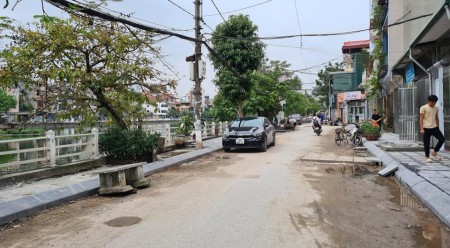 Tôi cần bán mảnh đất phố Bồ Đề rộng 110m2, hai mặt ngõ, giá 7.8 tỷ