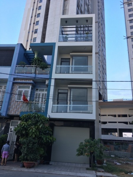 MT Đường Bạch Đằng, Phường 15, Quận Bình Thạnh. DT: 4 x 16 . 2L