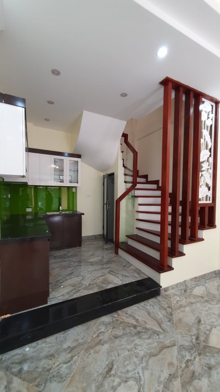 Cần bán nhanh nhà 34m2, 5 tầng, 6 pn, ngõ ô tô thông, kinh doanh tốt, tại Định Công Thượng