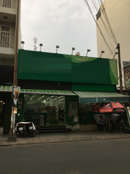 Mặt tiền trống suốt Đường Nơ Trang Long. DT: 8.8 x 14
