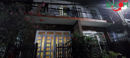 Nhà 1 trệt 1 lầu Tam hoà, ngay góc ngã tư 2 mặt tiền, đường 2 ô tô thông tứ phía DT: 84m2 Chỉ: 4tỷ