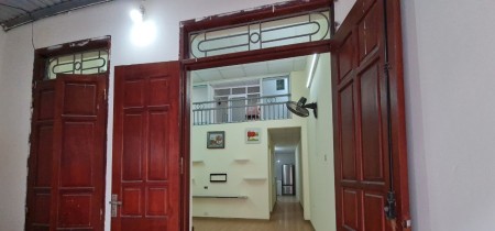 Cho Thuê nhà Nhà Đầm Hồng (Ngõ 93 Hoàng Văn Thái). 55m2 x 2 tầng. Ô tô 7 chỗ. ĐH, NL, TL, MG.