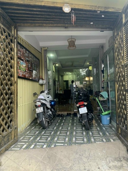 Nhà mặt tiền kinh doanh đa ngành nghề đường Phạm Văn Đồng, P. Linh Tây, Q. Thủ Đức, giá lướt sóng 4,9 tỷ.