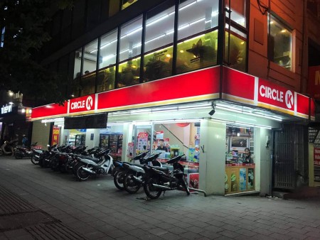 Bán nhà mặt đường Phạm Văn Đồng, lô góc, mặt tiền rộng 10m, kinh doanh đỉnh.