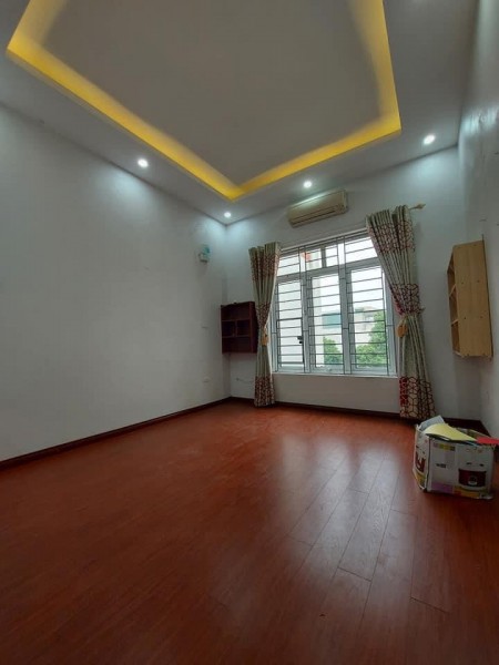 Chiến Thắng La Khê có nhà kinh doanh các loại hình thức – thoáng mát sạch sẽ