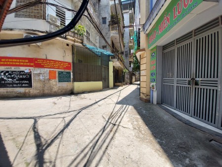 Nhà mặt Ngõ 175 Thịnh Quang, Ô tô cách nhà 10 mét, Diện tích 49m2, giá 4,65tỷ.