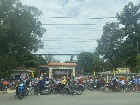 Cần vốn bán 4 lô góc 2 mt nhựa ngay chợ, gần KCN, khu đô thị mới Bình Dương