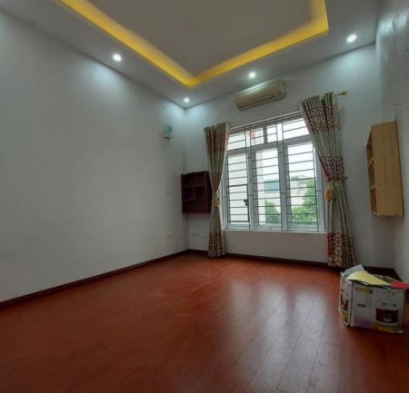 Bán nhà view hồ Linh Đàm, nhà đẹp lung linh, mặt tiền rộng 4m, giá 3.2 tỷ