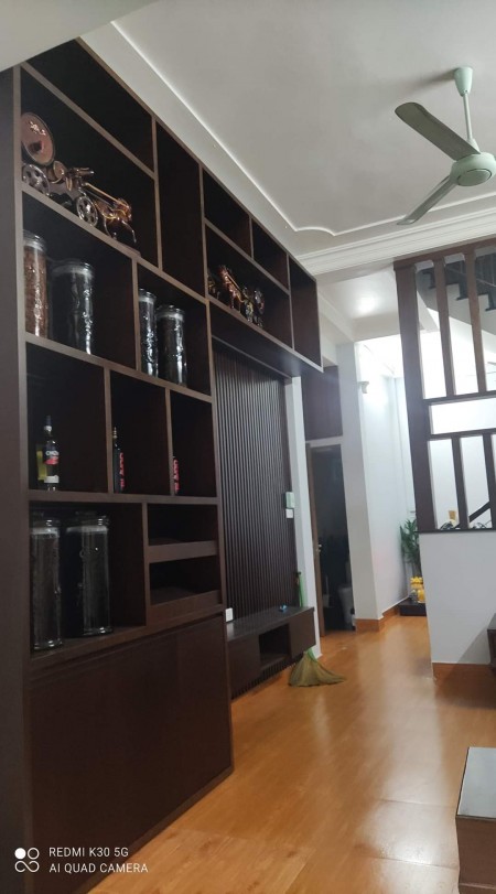 Bán Nhà Nguyễn Văn Cừ, Nguyễn Sơn ôtô vào nhà DT: 48m2, Mt: 7m, 3 tầng Đủ 3 ngủ, Gía 4 tỷ
