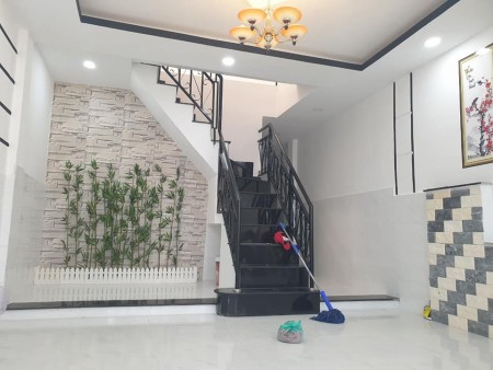 Bán nhà gần Hoàng Hoa Thám, 2 tầng, 2 PN, chỉ 3 tỷ 500 triệu, nhà đẹp