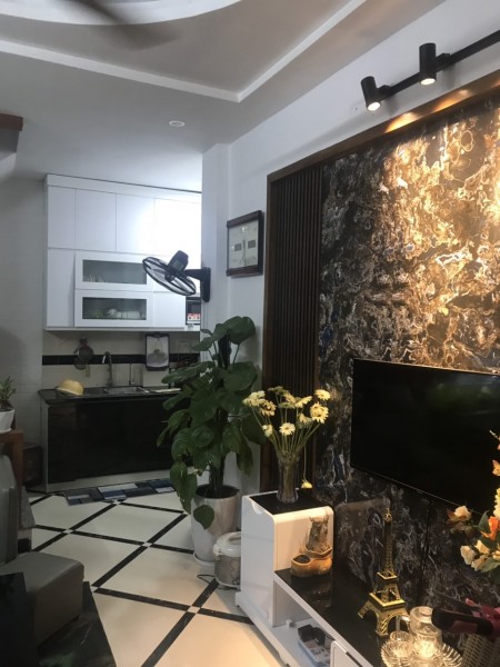 Bán nhà Khương Trung 30m2 ba bước ra Ngã tư sở giá 3,9 tỷ.