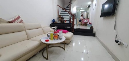 Bán Nhà Nguyễn Chí Thanh, Quận Đống Đa DT 30m2 * 6T Ô Tô Đỗ Hiếm Có Nhỉnh 3 Tỷ.