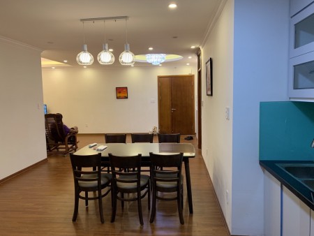 Cho thuê căn hộ chung cư Quận Tây Hồ. Chung Cư Học Viện Quốc Phòng. 3 PN. 136m2. Đầy đủ nội thất.