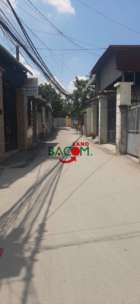 Bán nhà cấp 4 có gác lửng P.Tân Phong đường thông tứ phía dt 68m2 giá chỉ 1ty660
