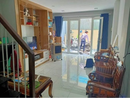 Bán nhà Hồng Lạc 5x14 4 tầng ô tô đỗ cửa chỉ 7 tỷ8