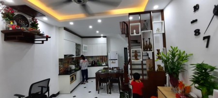 Nhà đẹp Nguyễn Trãi, diện tích 32m, mặt tiền 3.6m, xây 5 tầng chắc chắn, giá 2 tỷ 9 trăm