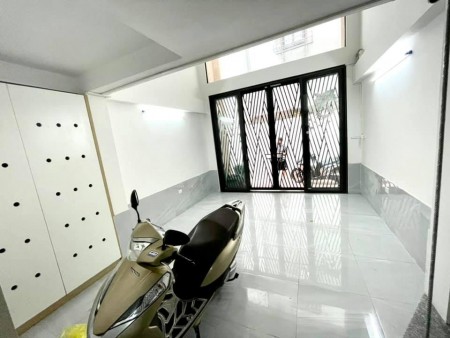 Nhà Ba Đình 45m2x5 tầng, nhà đẹp ở luôn, 4.6 tỷ