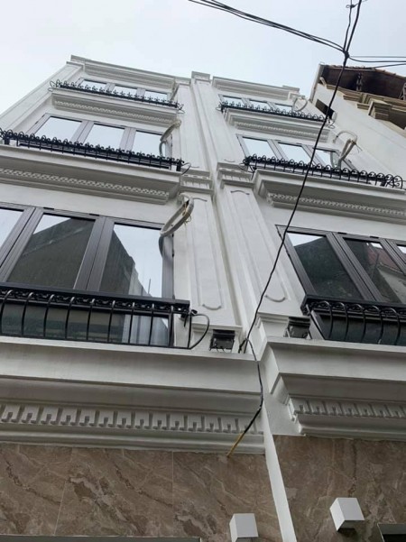 Bán gấp nhà Nguyễn Văn Cừ, 42m2, mt3,7m, xây 5 tầng giá hơn 4 tỷ