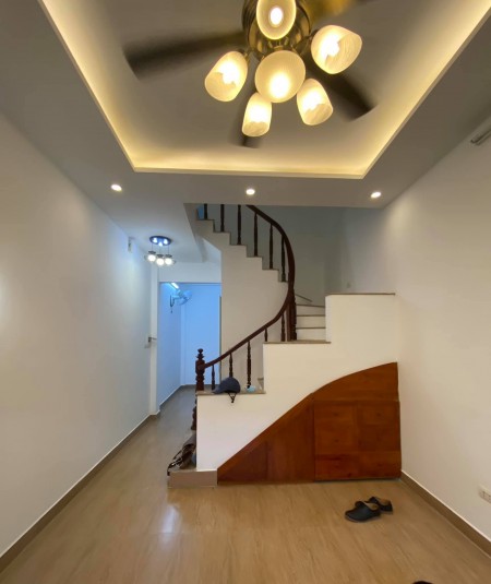 Cần bán nhà 4 tầng Trung Kính, Cầu Giấy, khu vực sầm uất phù hợp nhu cầu định lâu dài, kinh doanh giá 4.3 tỷ
