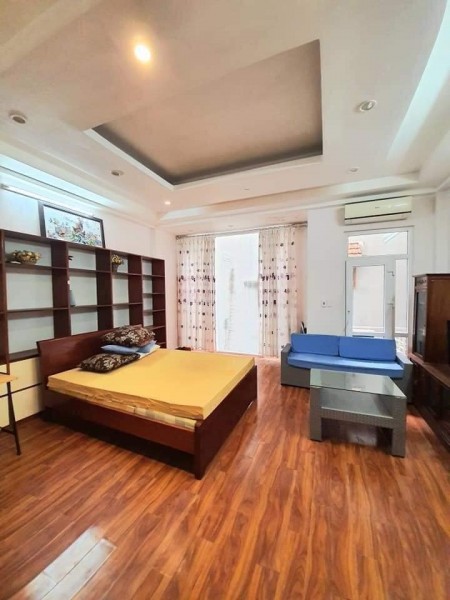 Bán nhà Phương Liệt, 3 mặt thoáng, nhà chắc chắn, ở luôn, gần hồ Phương Liệt