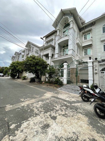 Cho Thuê Siêu Biệt Thự đường Nơ Trang Long 8x18m Trệt 3 Lầu có gara oto