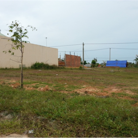 4680m2 (56x83m) đường ô to, sàt khu cn, gần chợ, khu dân cư đông đúc, giá 450 triệu