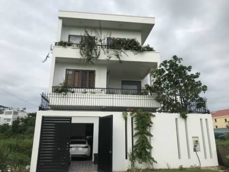 Bán nhà 1 trệt 2 lầu khu chung cư 10 mẫu DT 165m2- 18 tỷ