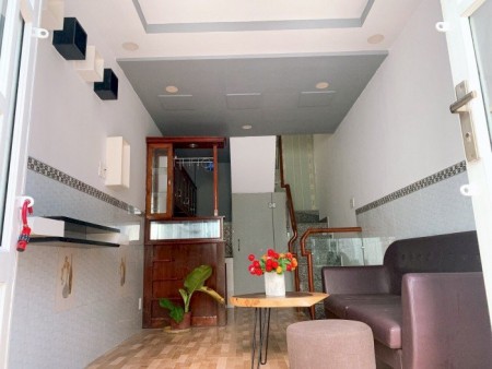 Cần bán gấp nhà Ni Sư Huỳnh Liên 4m x 7.5m giá 3 tỷ 3 bớt lộc.