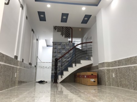 Lốc Nhà mới xây Giáp Phan Xích Long Diện tích ngang 3,3m dài 11m 3 lầu
