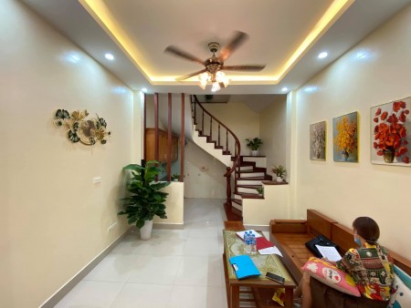 Nhà Bằng Liệt ô tô 5m, ngõ thông, nhiều tiện ích ở Linh Đàm giá chỉ 2.5 tỷ