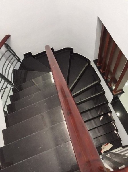 Nhà chính chủ bán gấp đang bị nợ hành, 4 tầng đúc kiên cố