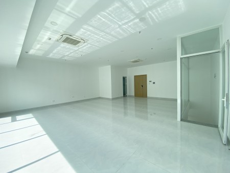 Cho thuê shophouse khối đế Sarica -đối diện lâm viên sinh thái giá 75tr/ tháng LH0909246874