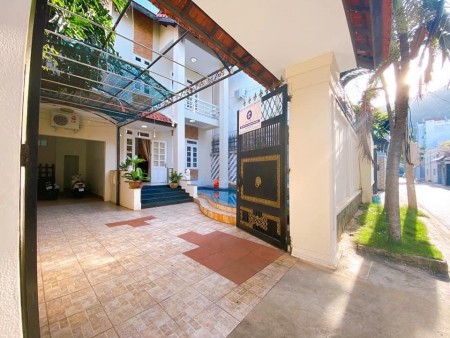 Bán căn biệt thự mặt tiền Nguyễn Thị Minh Khai, Phường 8