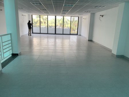 Toà Văn Phòng Nguyễn Hữu Cảnh 8x22, 3.5 sàn trống suốt, wc nam nữ, mới 100%.