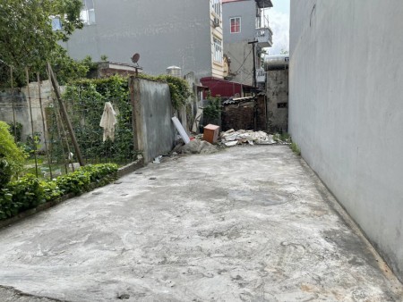 Bán 50m2 đất tại Cổ Bi, cạnh trường Cao Bá Quát, ngõ morning vào tận nơi.