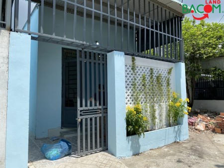 Bán nhà cấp 4 SHR ngay mần non hoàng yến Trảng dài giá chỉ 1ty550