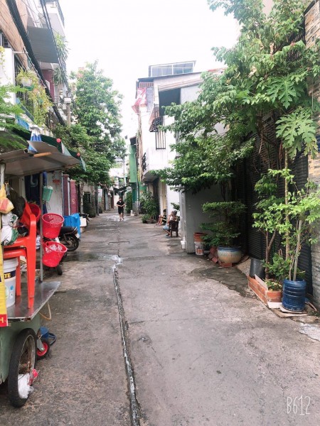 Bán nhà Trần Văn Quang, 10x10, giá rẻ, hẻm xe tải vô tận nhà