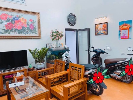 Nhà đẹp, ô tô qua Hoàng Hoa Thám, DT 38m2*3T, giá 5.5 tỷ.