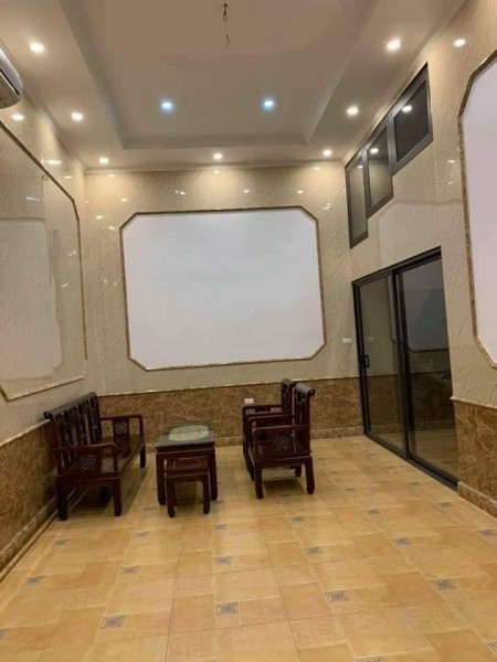 Siêu phẩm Tứ Liên, ngõ thông, ô tô đỗ cách 10m, nhà còn mới, đẹp vào ở ngay, dt 50m, 4 tầng, giá 4.5 tỷ