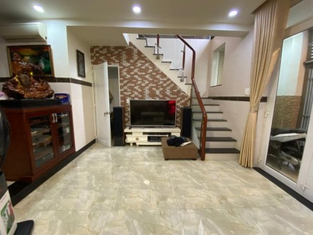Nhà mặt tiền giá trong hẻm căn góc, kinh doanh bất chấp loại hình