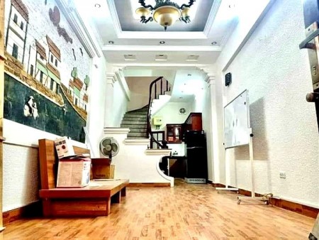 Quá Hiếm phâm lô hoàng quốc việt, cầu giấy 3x tỷ 40m2 5 tầng full nội thất