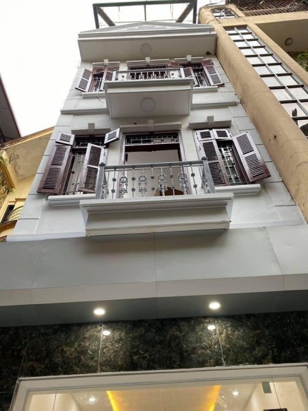 Bán nhà: 35m, 4 tầng,MT4m, Ngã tư sở chỉ nhỉnh 5 tỷ, ô tô 7 chỗ đỗ cửa.
