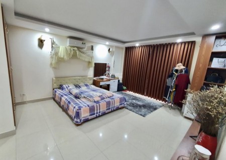 Bán nhà đường Bà Triệu, Nguyễn Trãi, Hà Đông, mt 6.1m, dtsd 61.5m, 4 tầng đúc, ô tô vào nhà, lh 0984042591