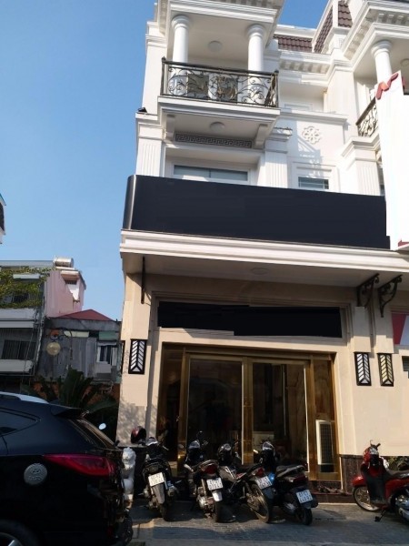 Mặt tiền mới xây, đường Ung Văn Khiêm gần ngã 3